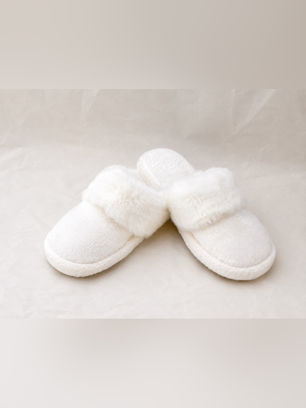 Pottery Barn White Faux Fur Plush Slippers Cozy Spa House Shoes S 6-7 Loungewear